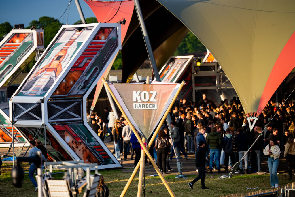 Publiek bij de KOZ Harder stage